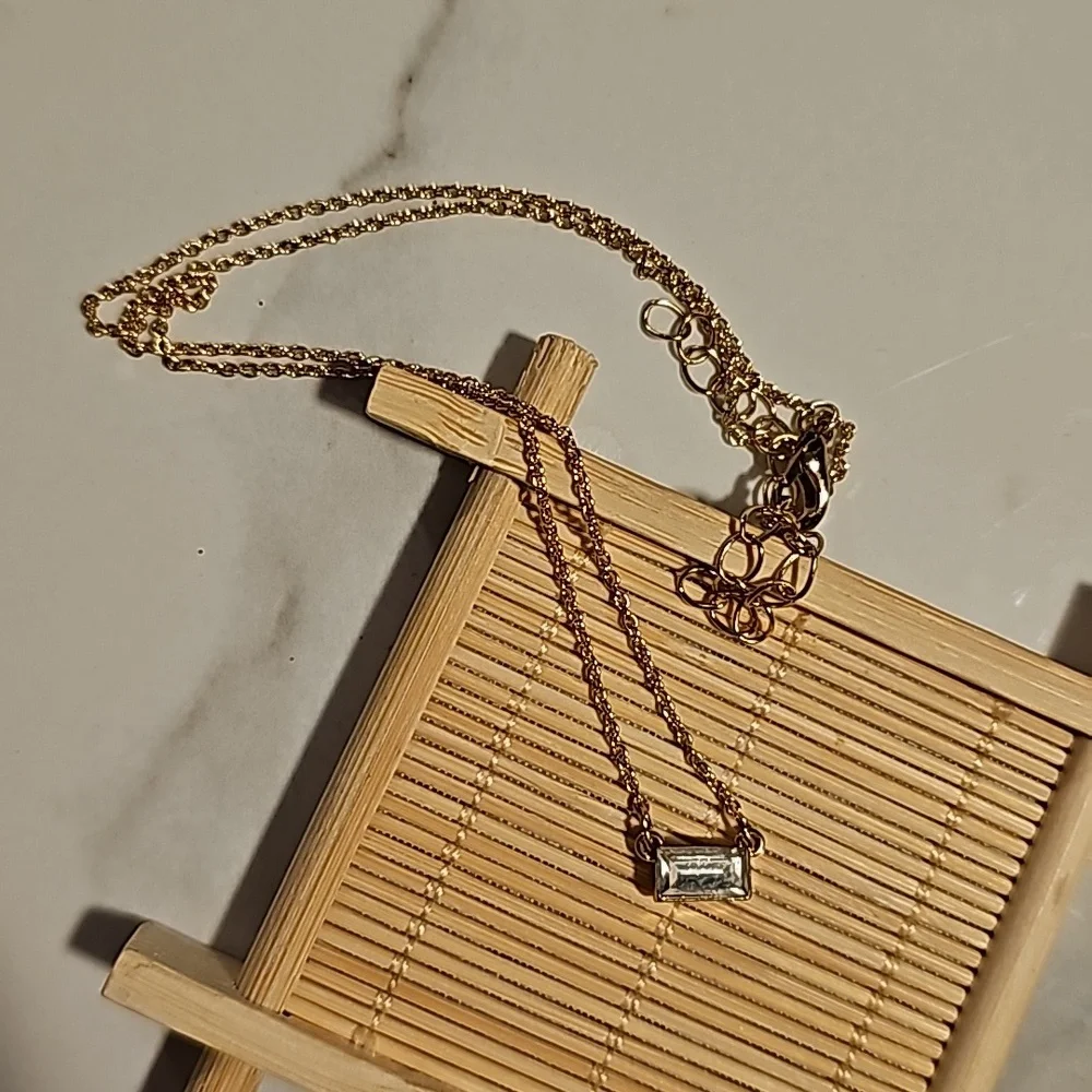 Golden Sparkling Necklace - Picture 1 of 3